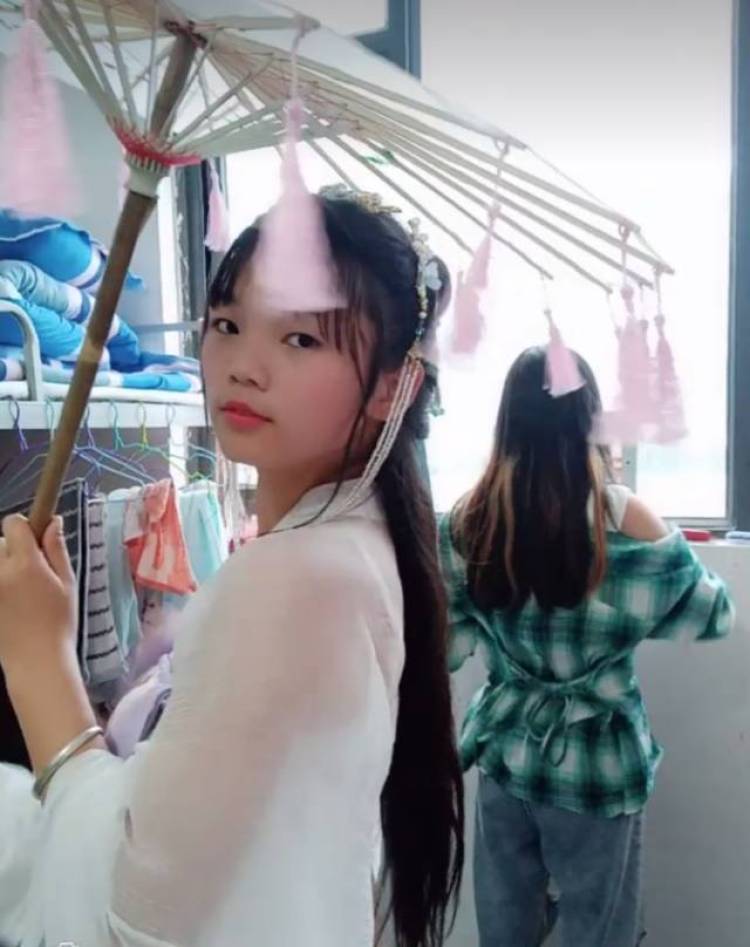 不吃糖-贵州省·贵阳市·花溪区--网拍,寄拍都可以