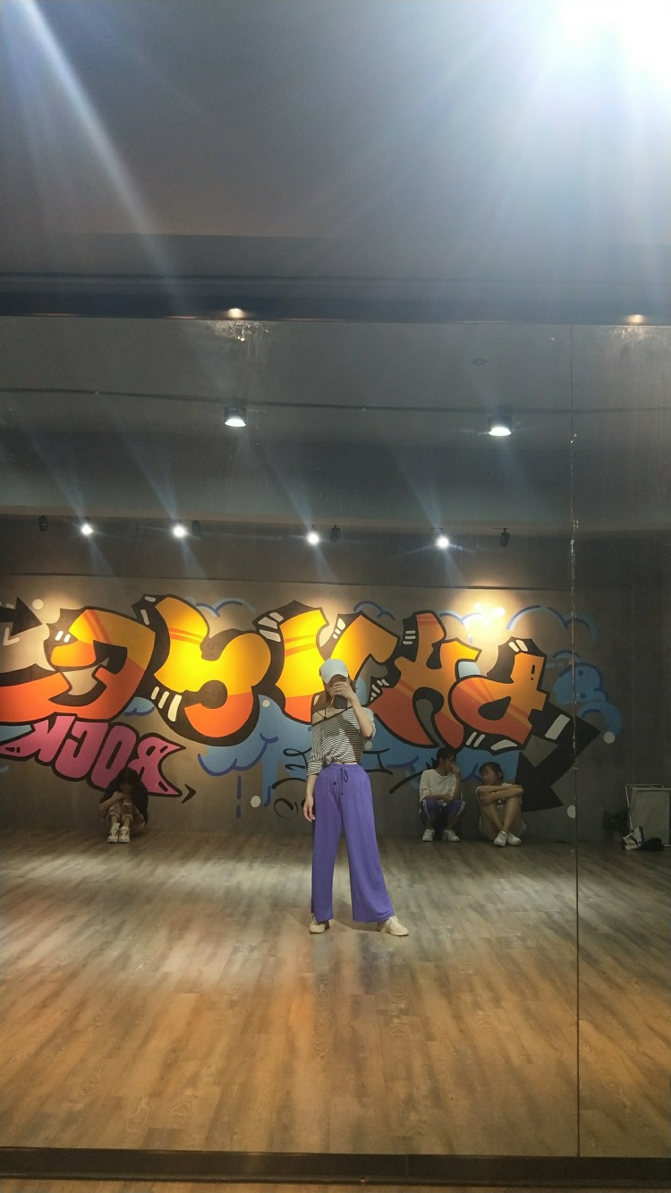 小希-浙江省·金华市·东阳市--本人是一名非常热衷于摄影的人，每张照片要求达到完美，刚进入这个平台没多久，所以更加愿意积极用心的去做，各种风格皆可拍摄，希望各位老板可以找我合作😊