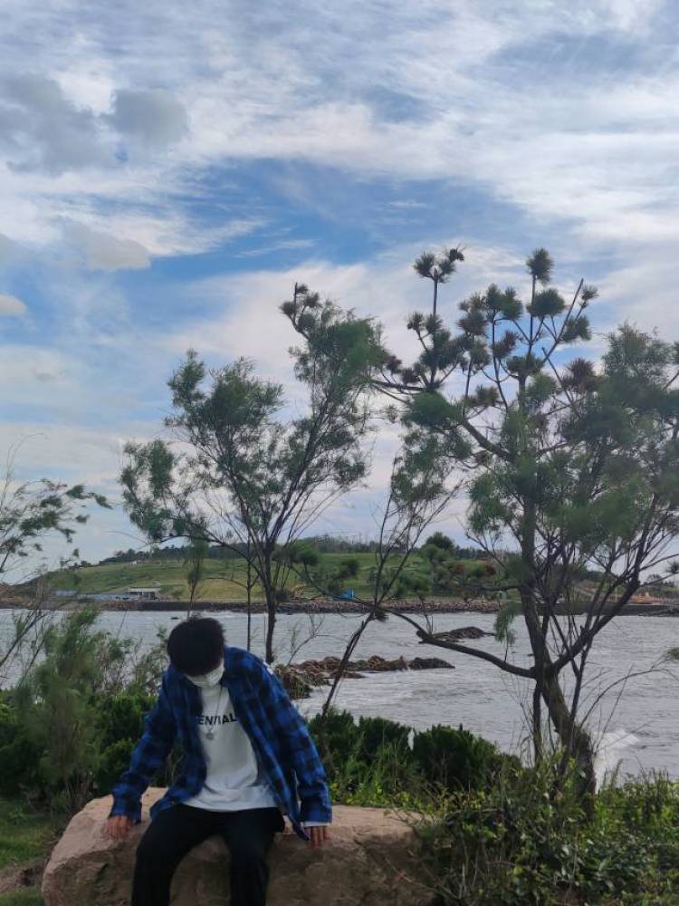 苏辰宇-山东省·青岛市·李沧区-抖音 微博 快手-接寄拍类型:潮牌男装等