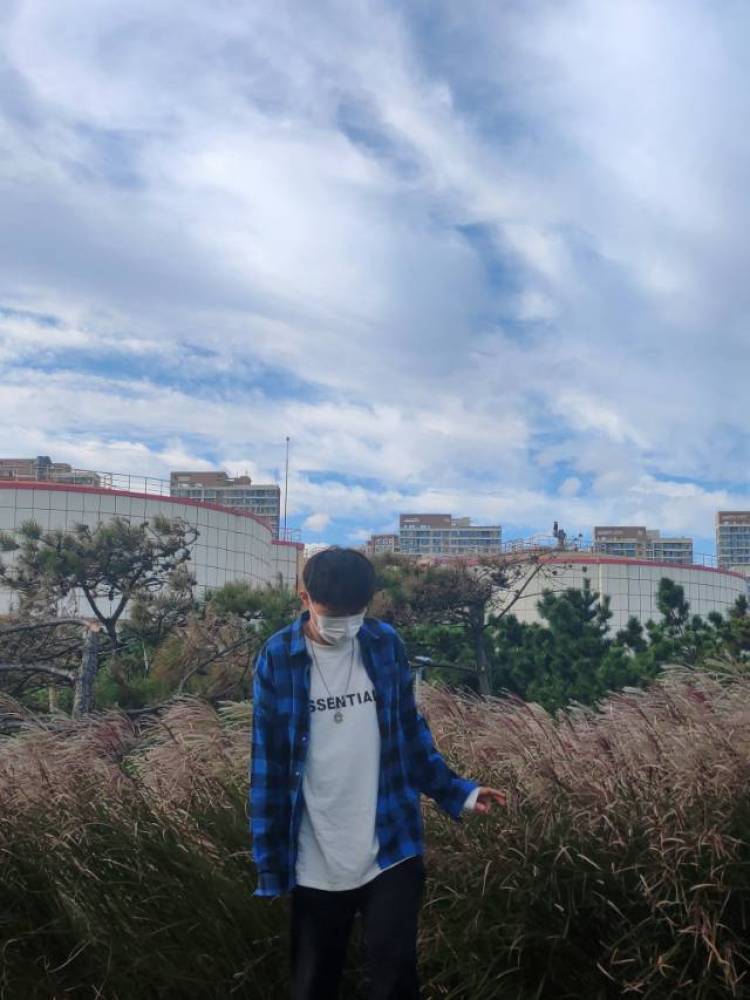 苏辰宇-山东省·青岛市·李沧区-抖音 微博 快手-接寄拍类型:潮牌男装等