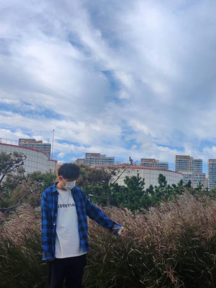苏辰宇-山东省·青岛市·李沧区-抖音 微博 快手-接寄拍类型:潮牌男装等