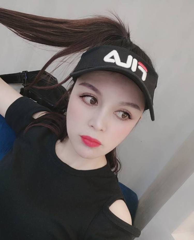 Christina-北京市·北京市·顺义区--以前平模时的照片,做的模卡,希望有大BOSS call 我
