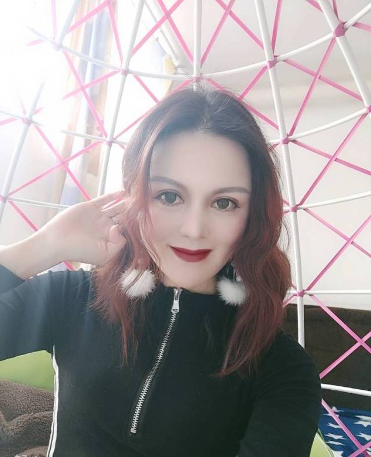 Christina-北京市·北京市·顺义区--以前平模时的照片,做的模卡,希望有大BOSS call 我