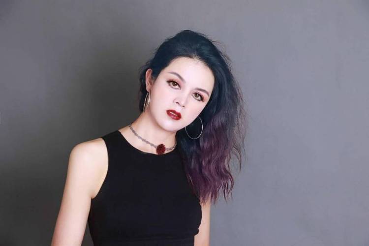 Christina-北京市·北京市·顺义区--以前平模时的照片,做的模卡,希望有大BOSS call 我