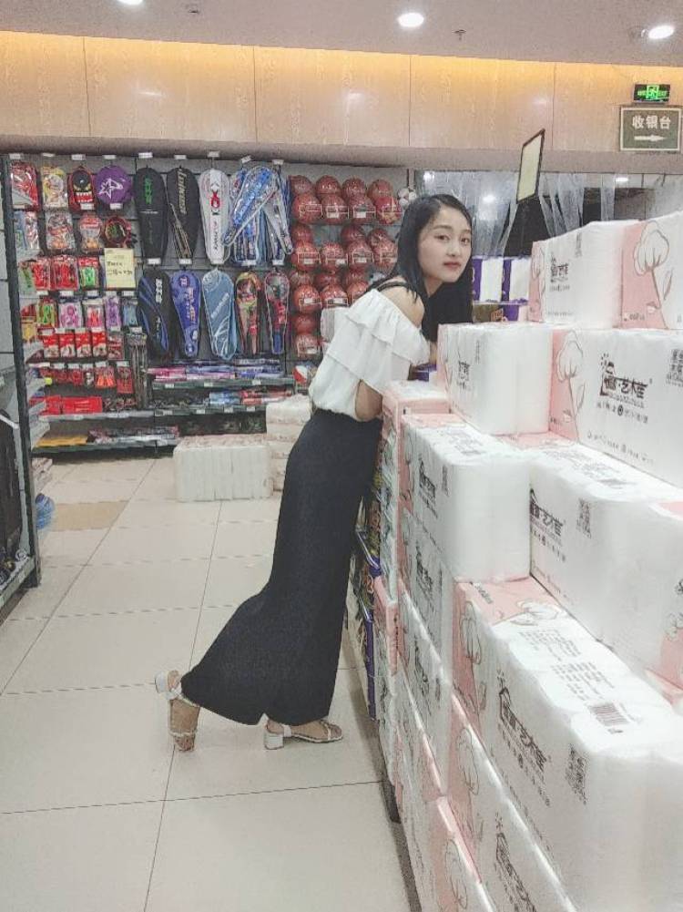 笑魇-贵州省·铜仁市·德江县--商家们符合要求的可以找我哦,接买家秀和寄拍