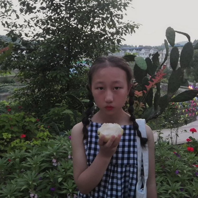 酒橘有点甜-四川省·资阳市·乐至县--年龄12 身高140 各种风格都可以接