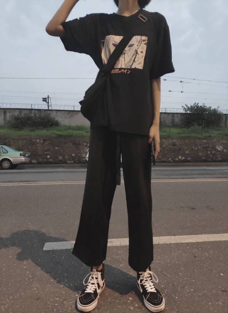 不該識趣-江西省·宜春市·袁州区--身高170 好看的衣服都可以接 其他的也可以