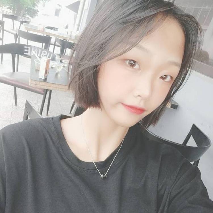 不該識趣-江西省·宜春市·袁州区--身高170 好看的衣服都可以接 其他的也可以