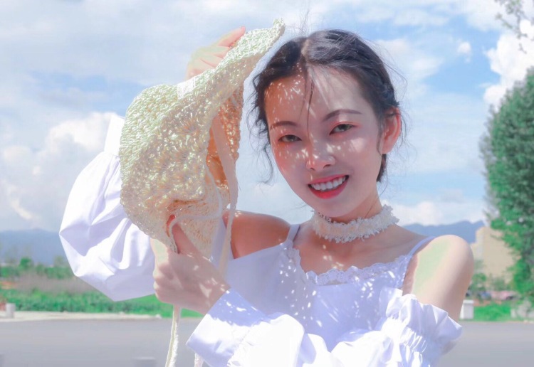 Wild-云南省·昭通市·昭阳区--本人爱好穿着搭配，美妆，喜欢潮流可以驾驭各种风格