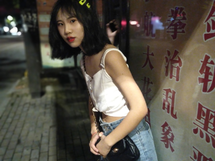 Angela粑粑-浙江省·衢州市·江山市--学生，会拍照，会p图，身高162，体重98斤，风格随意都可以驾驭