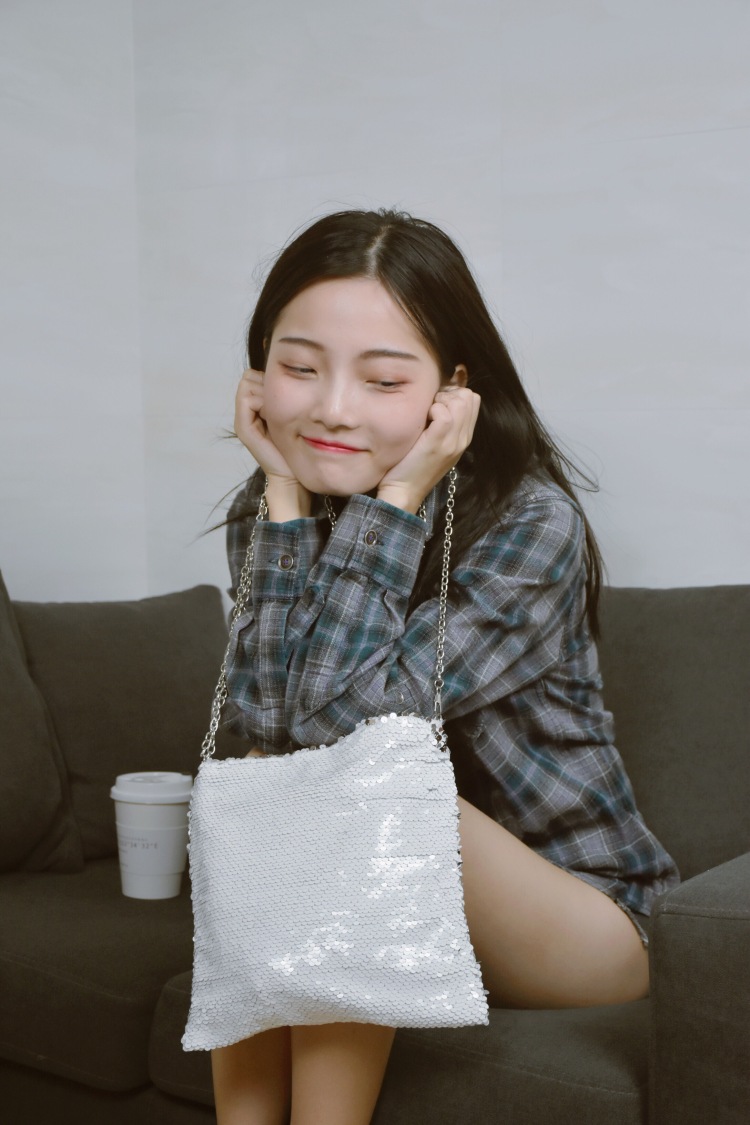 王太白-广东省·东莞市·麻涌镇--本人风格甜美(吧)
小小大学生一枚~
可接买家秀or卖家秀(有经验)
也挺想试一下平模(如果可以的话..)