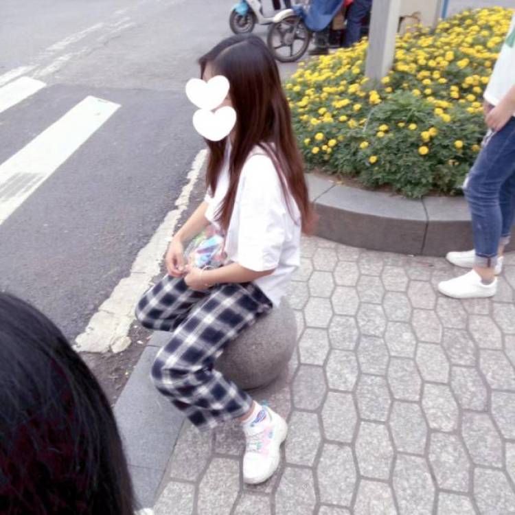 伊人-江西省·南昌市·西湖区--emmm…新手,会拍照修图,想尝试一些网拍,衣服鞋子项链包包都行啊