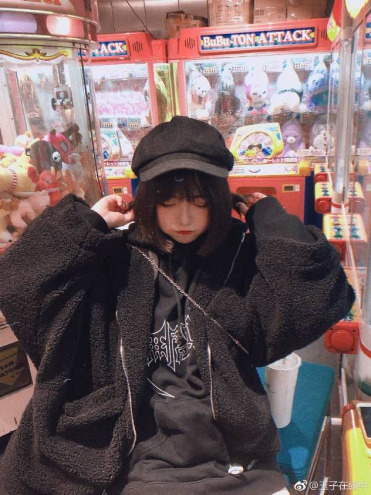 @玉子在線中-上海市·上海市·闵行区--155cm 48kg
可接买家秀/短视频/寄拍送拍/微博***推广
穿衣类型:软妹风/日系风/韩风均可