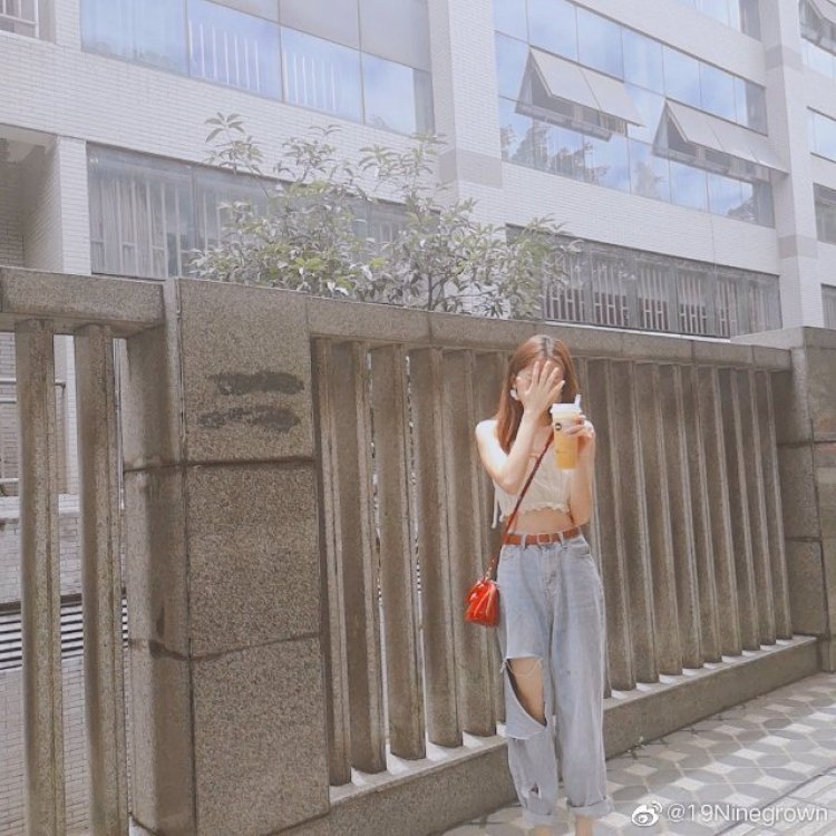 Whaletail~-四川省·成都市·青羊区--身高167,体重96,学生暑期空闲,出片快💨
接拍风格如图,有摄影师,欢迎私聊~