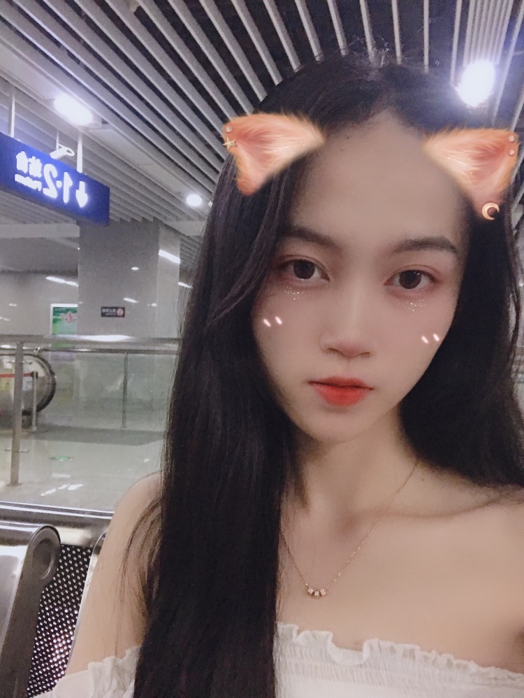 雪莉Shirley-广东省·惠州市·惠城区--160体重42kg,冷白皮,主播,黑长发,做过服装店平面拍,适合接买家秀