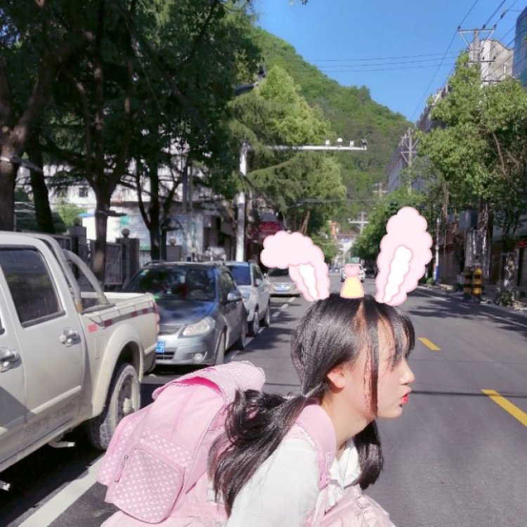 蕊蕊超可爱-陕西省·安康市·宁陕县--接寄拍 服装 饰品 生活用品都可以 风格不限 都可以驾驭 但是少女心的风格可能会更好 身高160 体重102 信誉可靠 性格活泼 会修图 欢迎找我喔~
