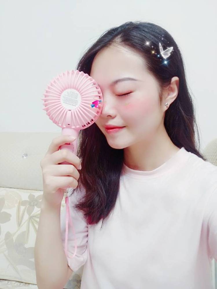 梦希-四川省·巴中市·巴州区--170cm/54kg
喜欢拍照，接寄拍送拍，各种风格都可尝试(不接受太暴露)