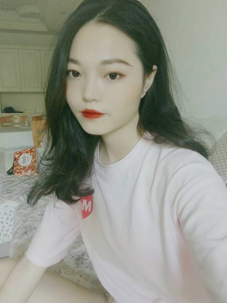 梦希-四川省·巴中市·巴州区--170cm/54kg
喜欢拍照,接寄拍送拍,各种风格都可尝试(不接受太暴露)