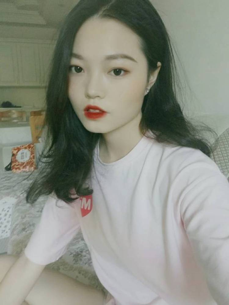 梦希-四川省·巴中市·巴州区--170cm/54kg
喜欢拍照,接寄拍送拍,各种风格都可尝试(不接受太暴露)