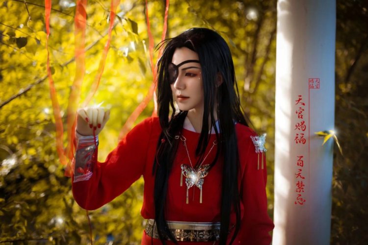 洛仙-山西省·太原市·万柏林区--天官赐福：血雨探花花城cos正片
抖音：洛仙     coser洛仙
日常服寄拍 cos服寄拍 接触过这方面工作