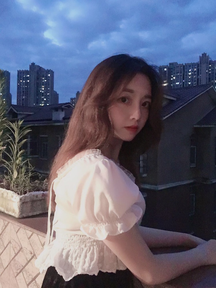 Liuzz 🖤-湖南省·长沙市·岳麓区--喜欢，搭配，拍照，