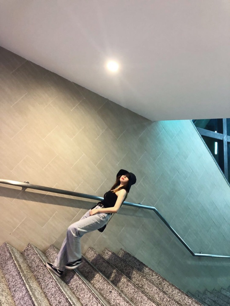 Liuzz 🖤-湖南省·长沙市·岳麓区--喜欢，搭配，拍照，