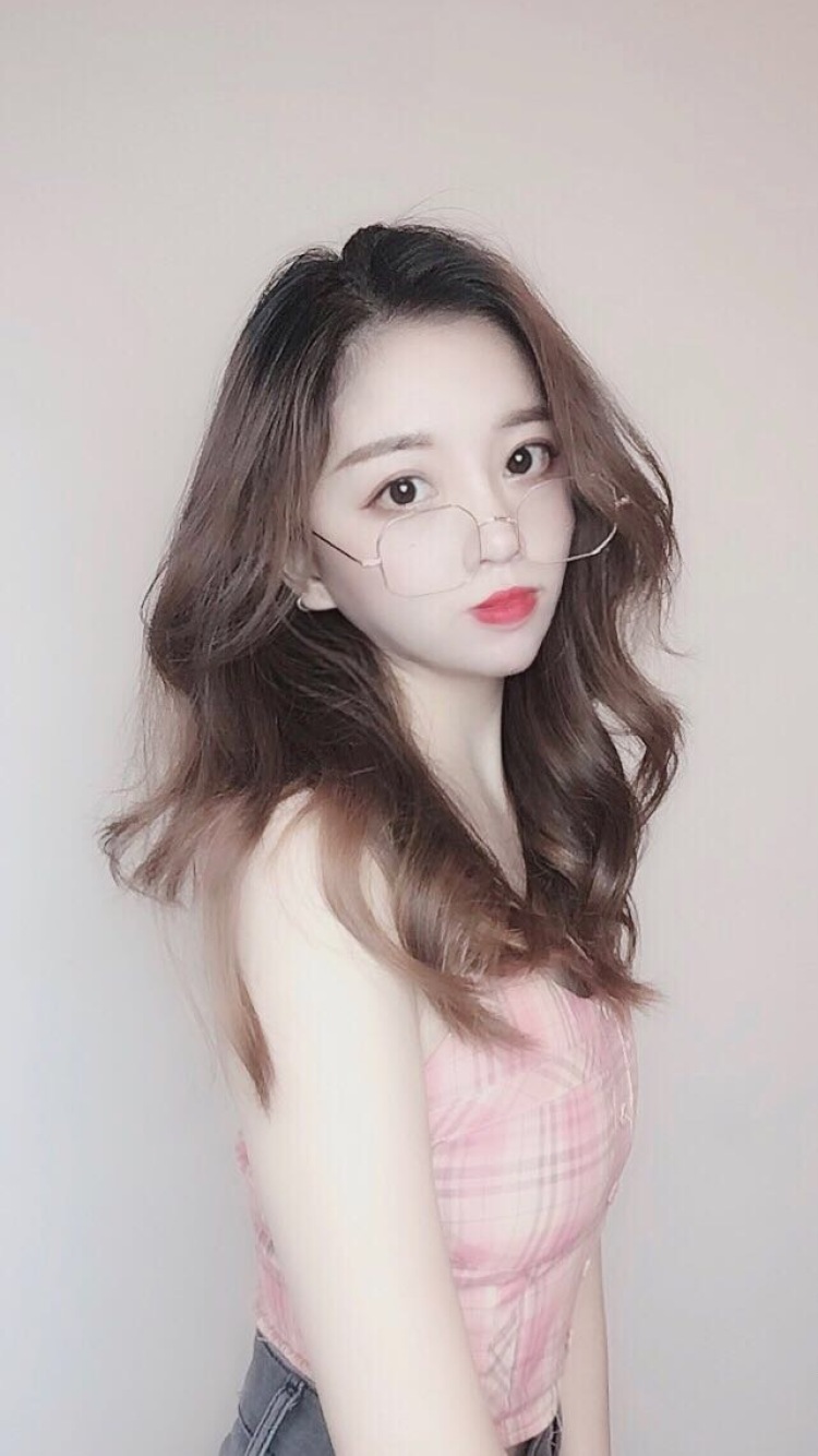 Liuzz 🖤-湖南省·长沙市·岳麓区--喜欢，搭配，拍照，
