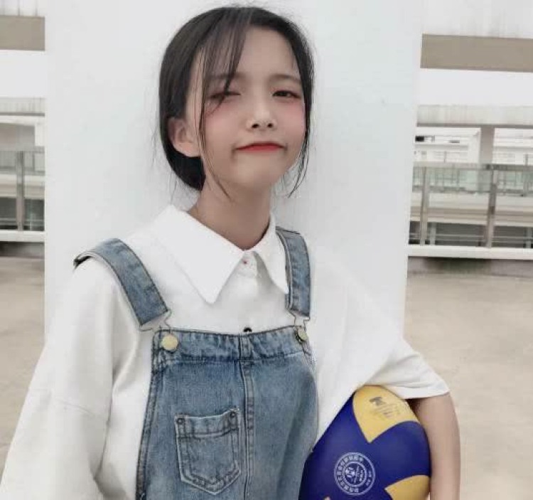 木有牙的兔纸🐰 -江苏省·苏州市·吴中区--喜欢拍照，会p美美哒照片. ♥ 
在校大学生