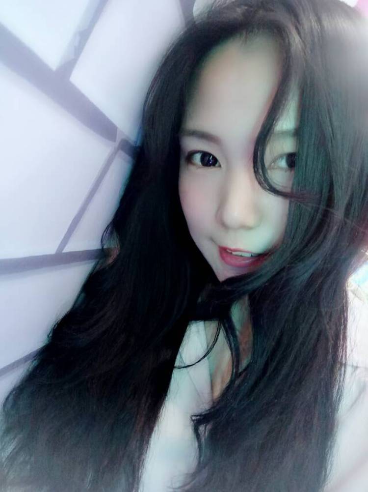 Chanceux-河北省·邢台市·宁晋县-抖音 微博 快手-风格上都还可以,另有一只小猫咪,可以接拍宠物用品。