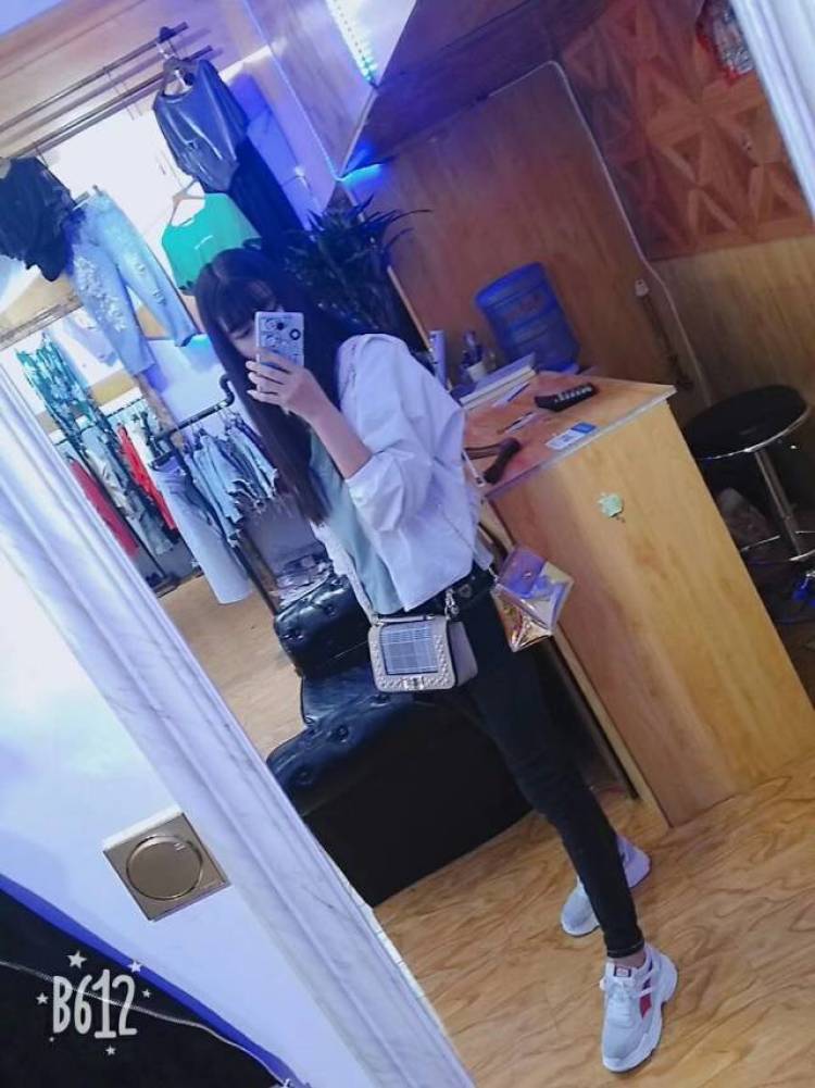 拜月.-山西省·大同市·矿区--喜欢自拍,会化妆,会P图,会直播