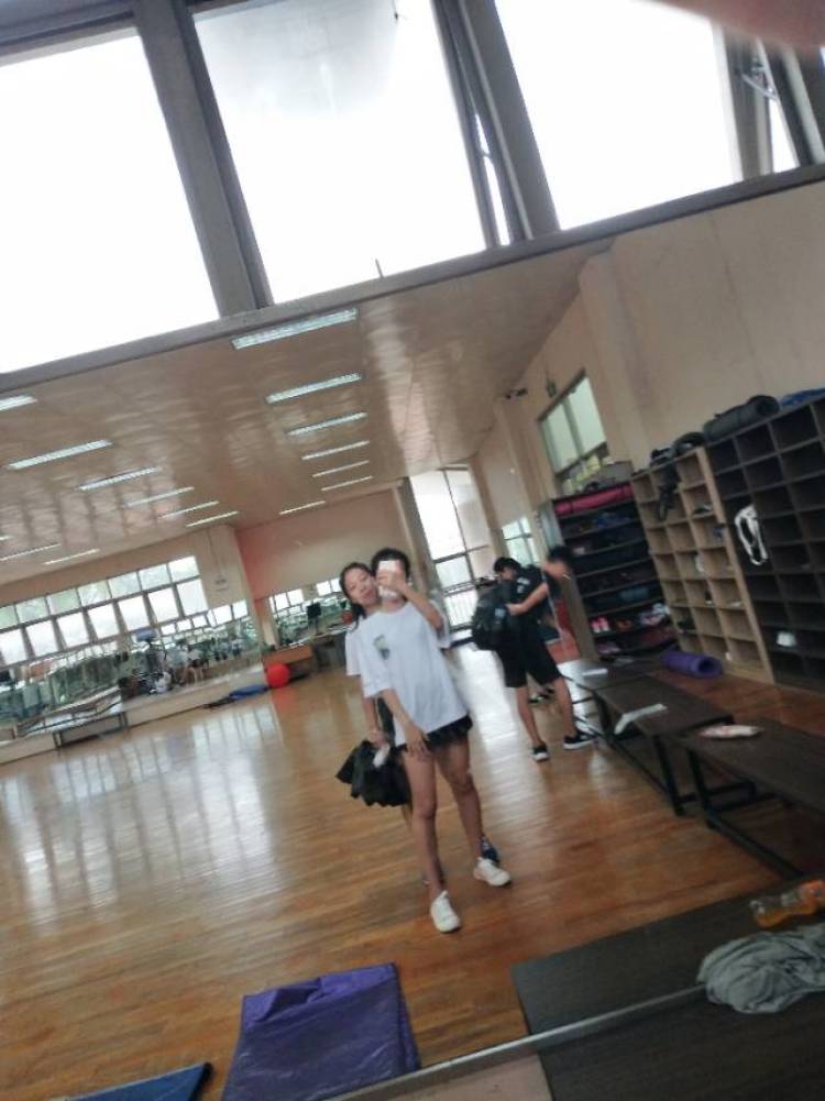 Lynn-广西壮族自治区·南宁市·西乡塘区--身高161体重43会跳舞会拍照会P图擅长各种风格