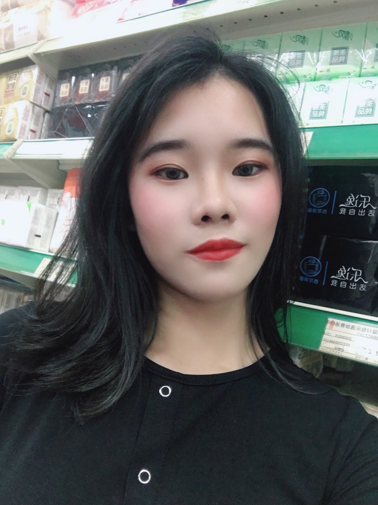 Wong Stina ༽-广东省·佛山市·南海区--服装设计饰品设计专业毕业,擅长声乐艺术及绘画写生素描。爱好运动穿搭。