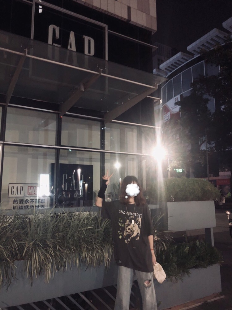 .-广东省·汕头市·潮南区--喜欢拍照,一直向往拍出高质量的照片,喜欢酷点的衣服
