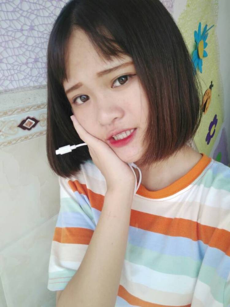双双-广西壮族自治区·河池市·宜州区--会化妆,快手粉丝一千多,人缘广。
