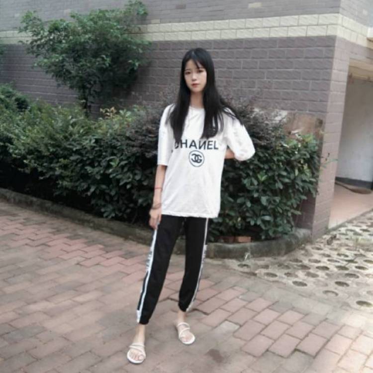 过分温柔-江西省·新余市·渝水区--最近接的买家秀送拍单：衣服裤子，假睫毛，精华液 手机壳   
有商家需要买家秀可以联系我哦，无佣金送实物也接收哦