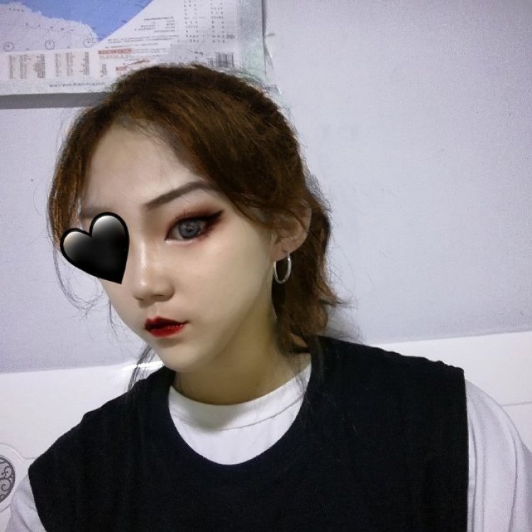 Na_sssssy-内蒙古自治区·呼伦贝尔市·牙克石市-抖音快手***-欧美妆一点点凶em 接寄拍 可以后期