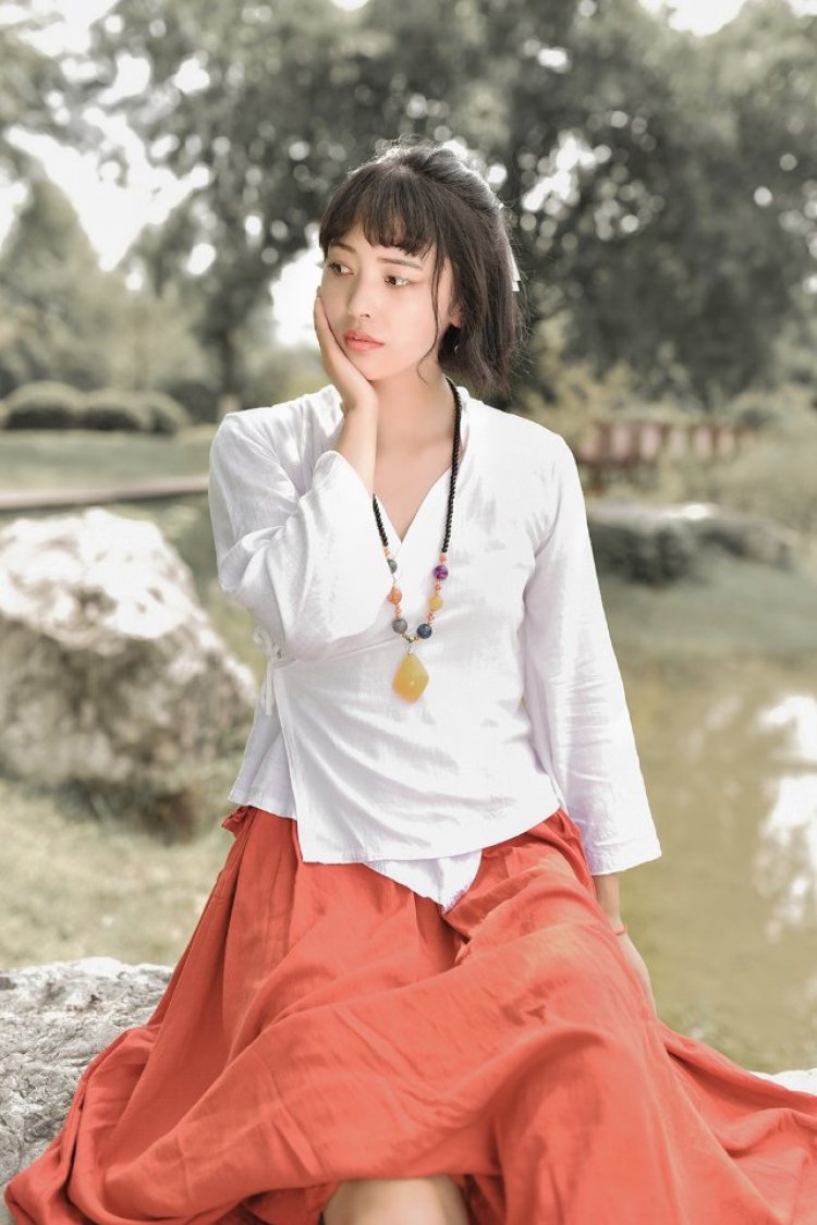 梳萤-四川省·成都市·武侯区--这是一组汉服拍摄作品,是在成都锦城湖拍摄,当天天气蛮热,发型很随便,妆容真的是小白,而且化掉了,不过现在化妆技能也有所提升,我们是上午去的,不过锦城湖风景很漂亮适合拍摄。