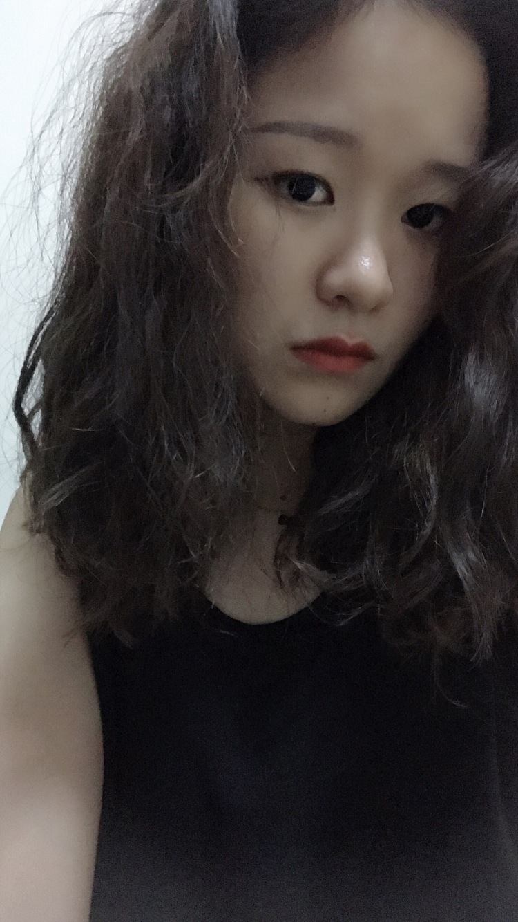 我是小粉粉-云南省·昆明市·五华区--虽然长得不好看，但是态度认真，喜欢拍照，喜欢化妆，会认真完成任务的，也会努力学习p图技术，谢谢😊