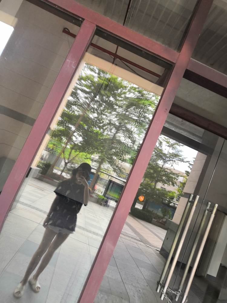 Lucky柏林少女-广东省·深圳市·龙华区--近期全身照😂