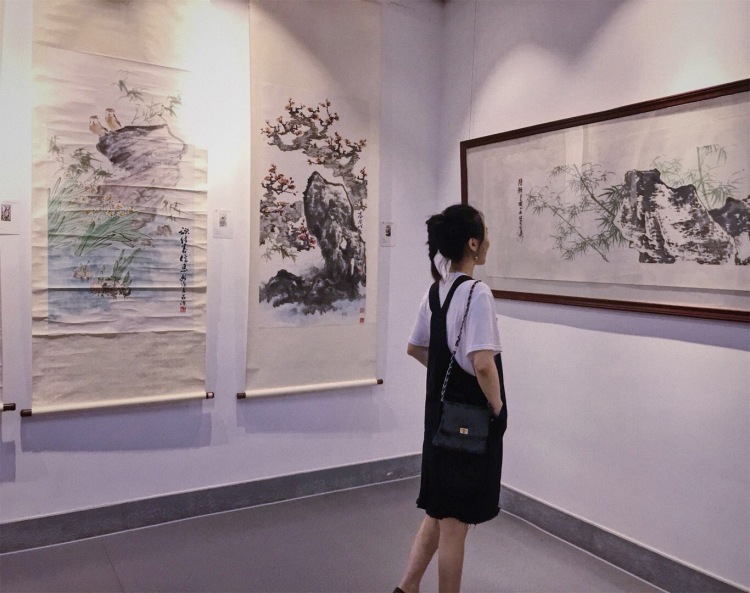 鱼七-浙江省·杭州市·萧山区--业余时间拍一些穿搭