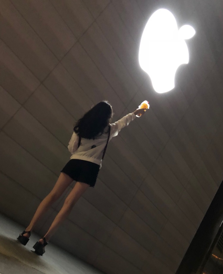 若尘-四川省·绵阳市·涪城区--身高165cm
体重40kg
爱好 吉他 
欢迎约拍