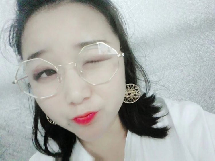 N。-陕西省·西安市·长安区--喜欢拍照,p图,本人有点微胖,可接受饰品、包包、鞋子、帽子等物件拍摄,照片好看、精致修图