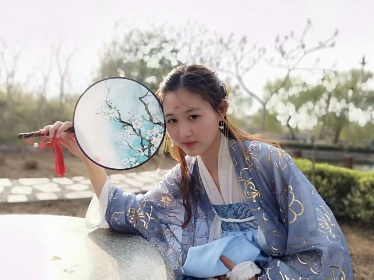 晴-山东省·济南市·章丘区--本人身高162 体重82斤 爱拍照 会修图