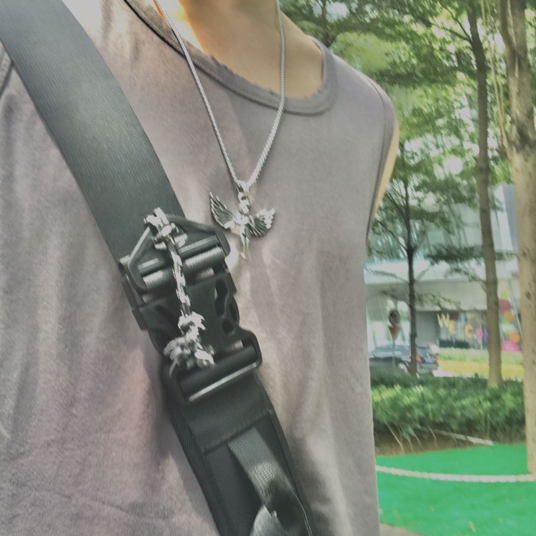 ʀᴀɪɴʙᴏᴡ.-广东省·广州市·海珠区--本人183cm 体重120 会摄影会P图 接网拍 还没什么经验想尝试一下
