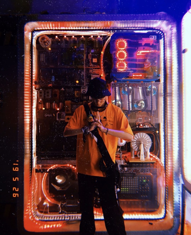 ʀᴀɪɴʙᴏᴡ.-广东省·广州市·海珠区--本人183cm 体重120 会摄影会P图 接网拍 还没什么经验想尝试一下