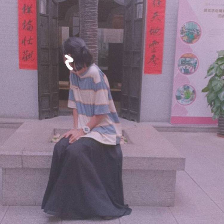 软耳小陈-广东省·中山市·港口镇--本人165,体重90斤,喜欢拍照和擅长p图,什么风格都能接受,大部分商品都能接,会化妆,有自带摄影师,有过网拍经历,抖音有粉丝。送拍寄拍都可以