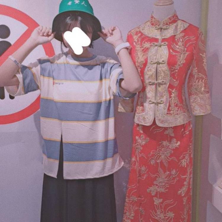 软耳小陈-广东省·中山市·港口镇--本人165,体重90斤,喜欢拍照和擅长p图,什么风格都能接受,大部分商品都能接,会化妆,有自带摄影师,有过网拍经历,抖音有粉丝。送拍寄拍都可以