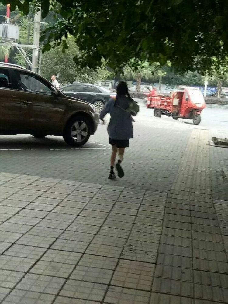 终归山河故里.-湖北省·十堰市·丹江口市--喜欢拍照鸭,但拍照绝不露脸,可甜可盐,欢迎寄拍鸭