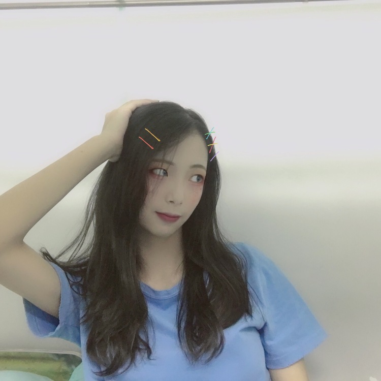 绿叶-广东省·广州市·番禺区--#新人,看上眼了就接单🤗#
衣服:简单的蓝色T恤