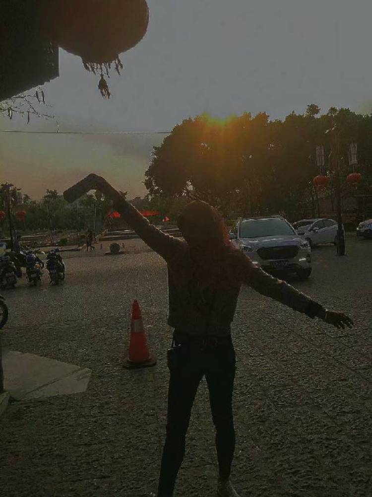 @ζ十一*-云南省·红河哈尼族彝族自治州·建水县-快手-接网拍,
善于修图。